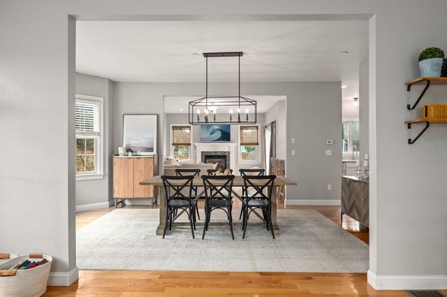 8 Gates Ln A, Wakefield, MA 01880