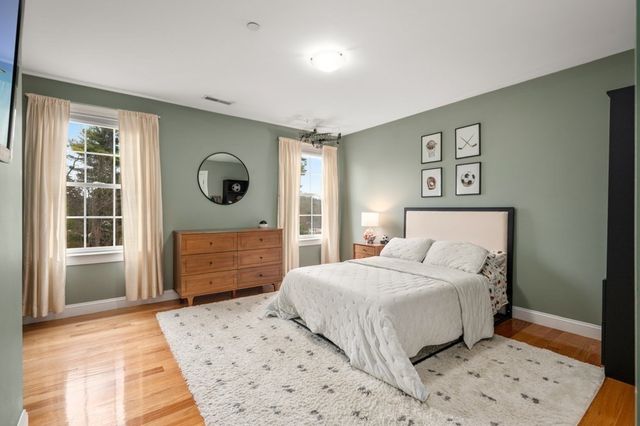 8 Gates Ln A, Wakefield, MA 01880