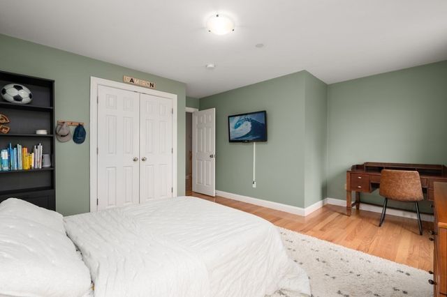 8 Gates Ln A, Wakefield, MA 01880