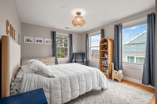 8 Gates Ln A, Wakefield, MA 01880