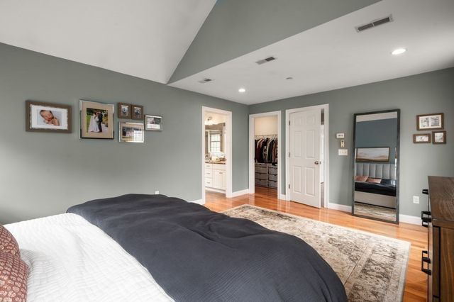 8 Gates Ln A, Wakefield, MA 01880