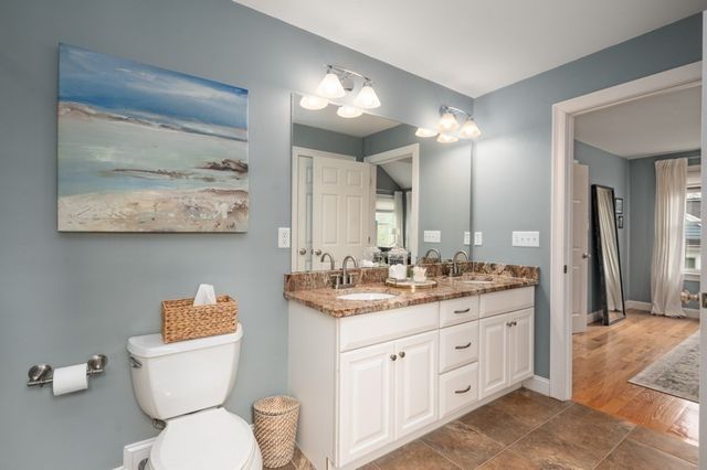 8 Gates Ln A, Wakefield, MA 01880