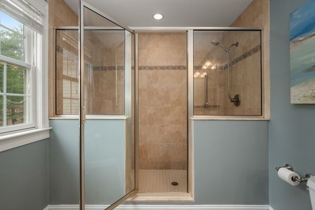 8 Gates Ln A, Wakefield, MA 01880