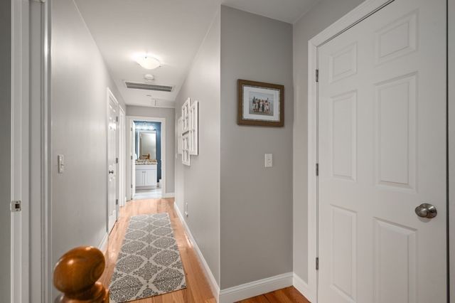 8 Gates Ln A, Wakefield, MA 01880