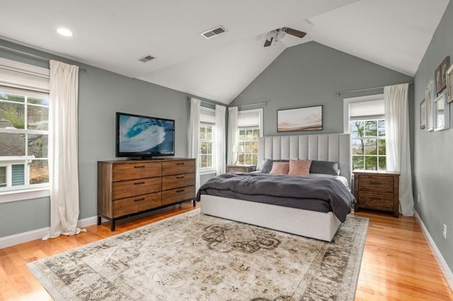 8 Gates Ln A, Wakefield, MA 01880