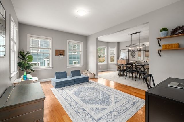 8 Gates Ln A, Wakefield, MA 01880