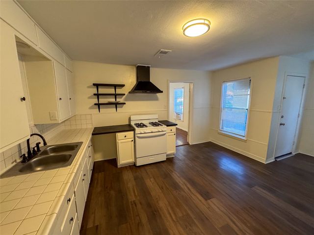 1326 W Shepherd Street, Denison, TX 75020