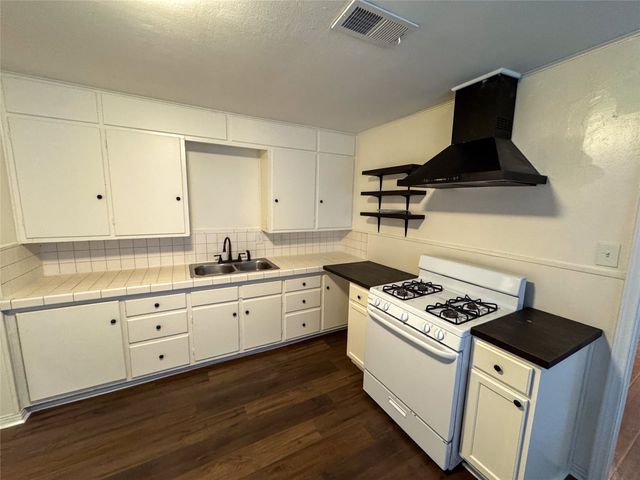 1326 W Shepherd Street, Denison, TX 75020