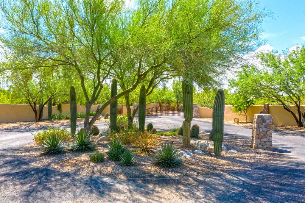 1972 N Corte El Rancho Merlita # 15, Tucson, AZ 85715