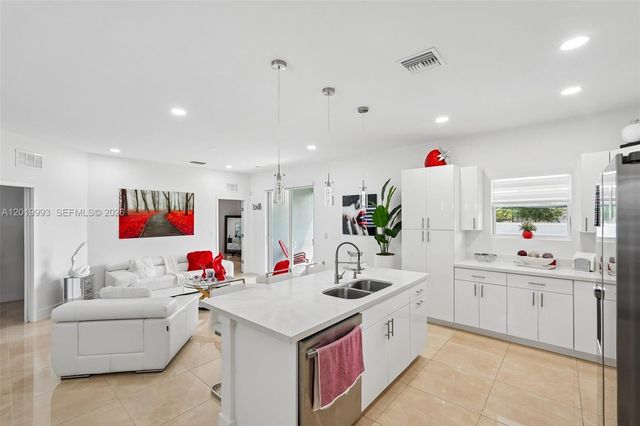 910 Richmond Avenue N, Lehigh Acres, FL 33972