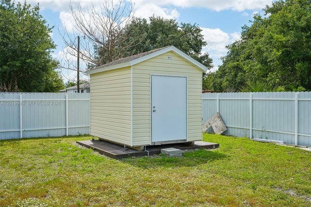 910 Richmond Avenue N, Lehigh Acres, FL 33972
