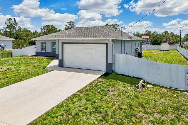 910 Richmond Avenue N, Lehigh Acres, FL 33972