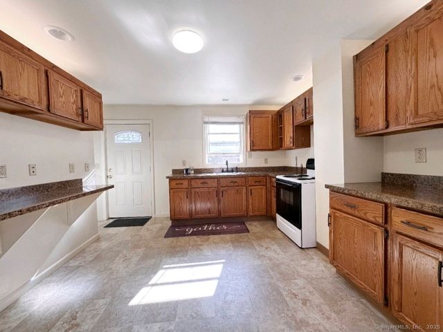 34 Woodbridge Street, Manchester, CT 06042