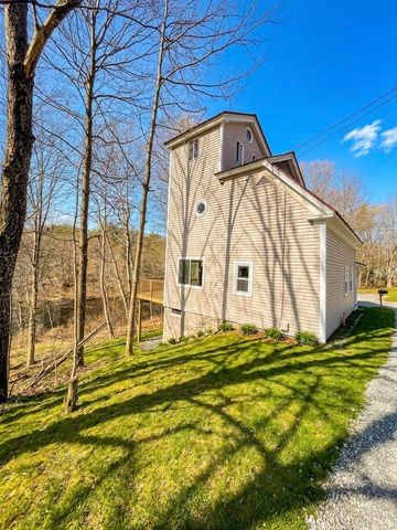 27 Granite Street, Peterborough, NH 03458