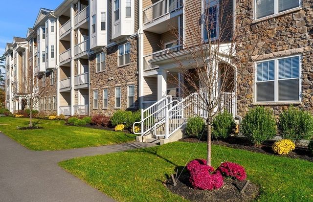 320 Martins Landing 311, North Reading, MA 01864