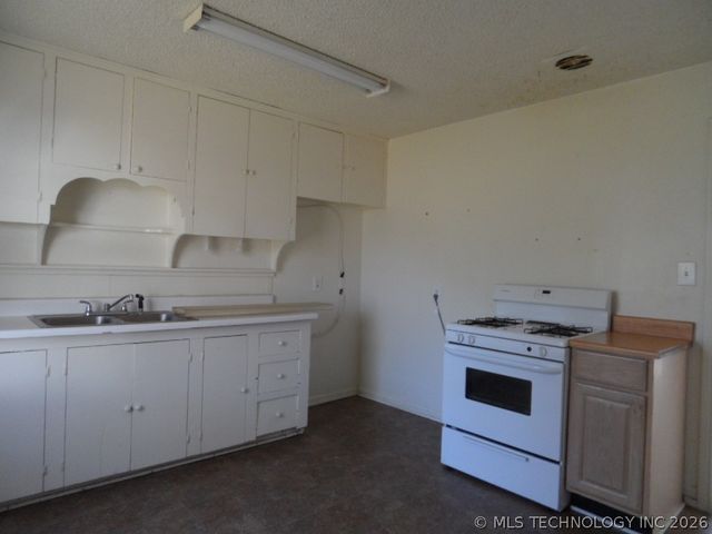 523 S 57TH West Avenue, Tulsa, OK 74127