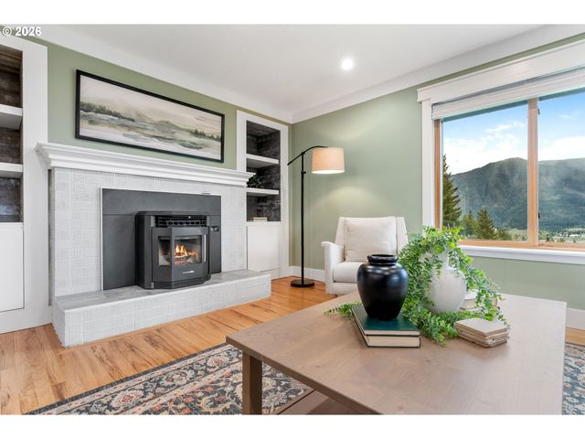 270 Ne Wisteria Way, Stevenson, WA 98648