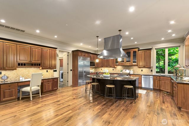 2112 104th Place SE, Bellevue, WA 98004