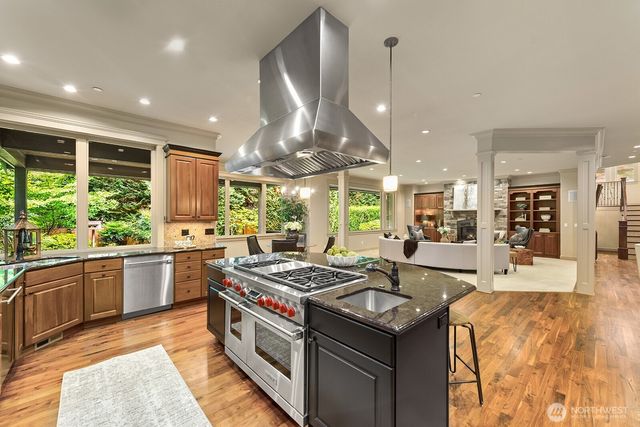 2112 104th Place SE, Bellevue, WA 98004