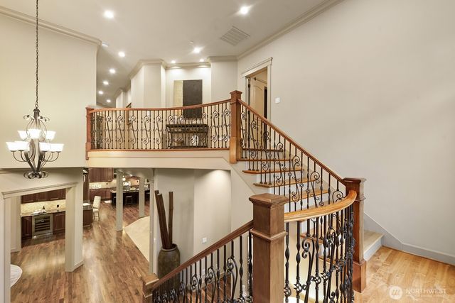 2112 104th Place SE, Bellevue, WA 98004