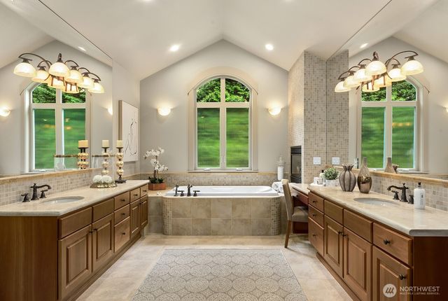 2112 104th Place SE, Bellevue, WA 98004