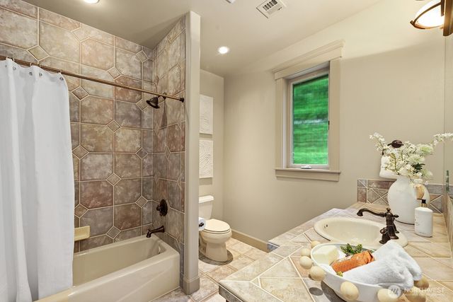 2112 104th Place SE, Bellevue, WA 98004