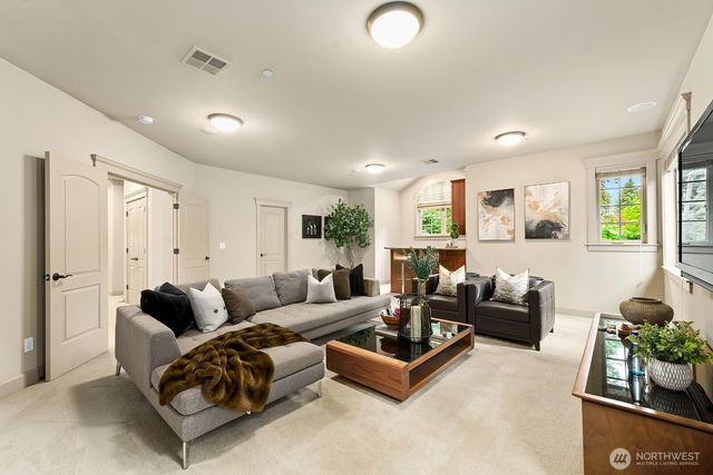 2112 104th Place SE, Bellevue, WA 98004