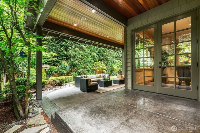 2112 104th Place SE, Bellevue, WA 98004