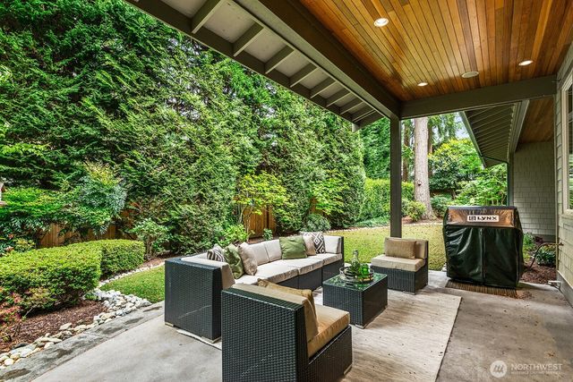 2112 104th Place SE, Bellevue, WA 98004