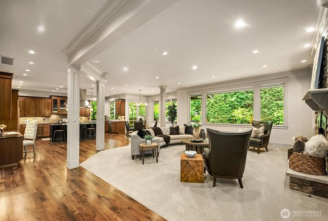 2112 104th Place SE, Bellevue, WA 98004