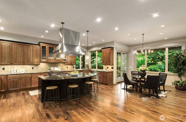 2112 104th Place SE, Bellevue, WA 98004
