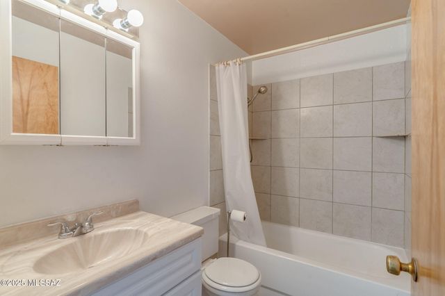 1470 S Palo Verde Ave Apt J201, Tucson, AZ 85713