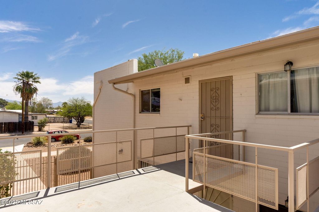 1470 S Palo Verde Ave Apt J201, Tucson, AZ 85713