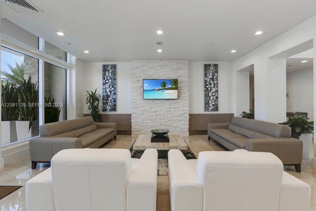 4775 Collins Avenue 2207, Miami Beach, FL 33140