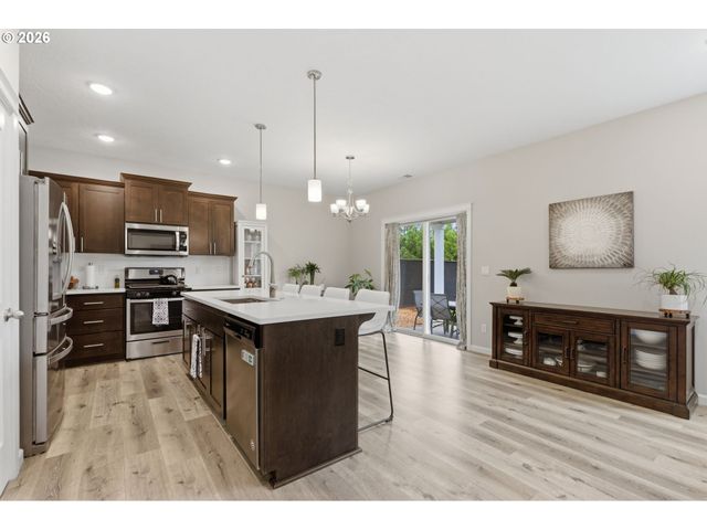 21180 PEYTON Cir, Aurora, OR 97002