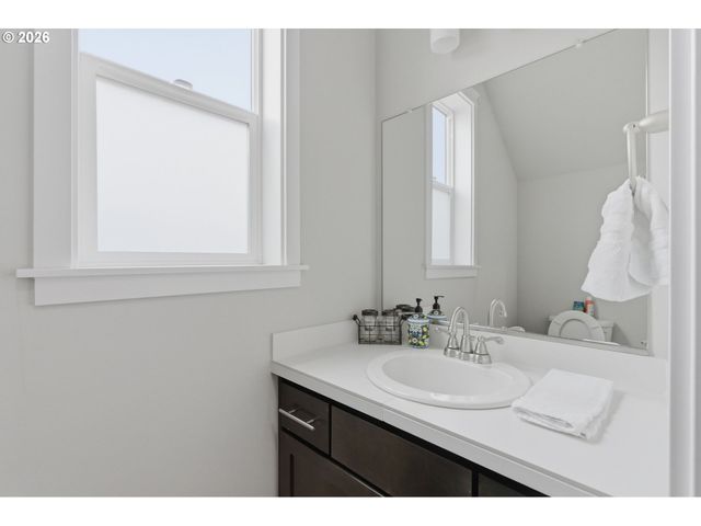 21180 PEYTON Cir, Aurora, OR 97002