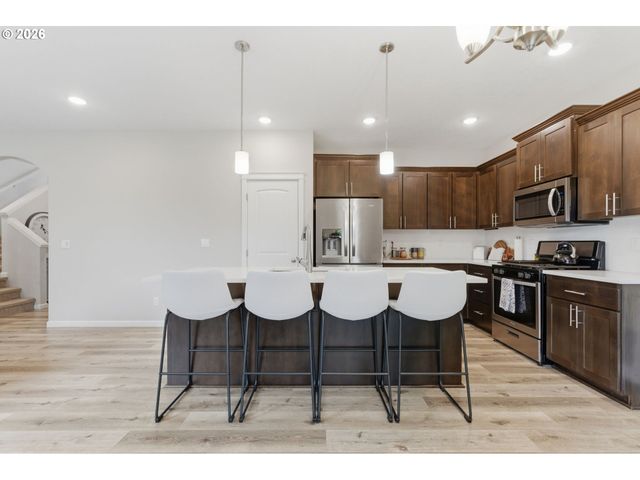 21180 PEYTON Cir, Aurora, OR 97002