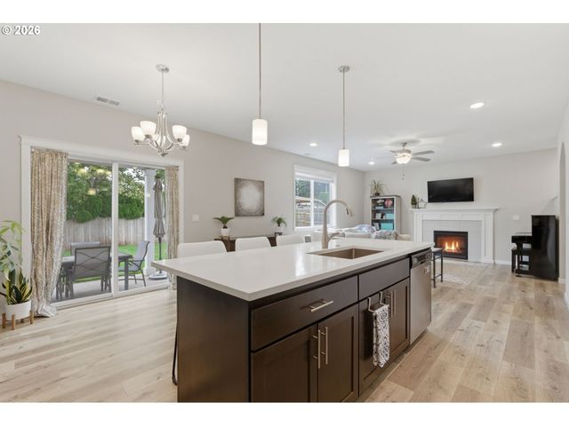 21180 PEYTON Cir, Aurora, OR 97002