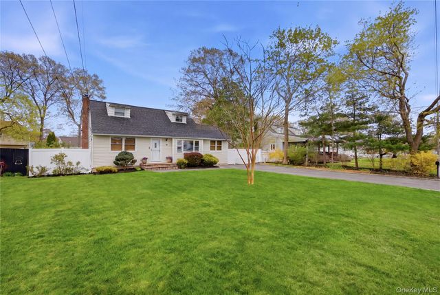 55 Pine Street, Holbrook, NY 11741