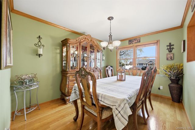 55 Pine Street, Holbrook, NY 11741