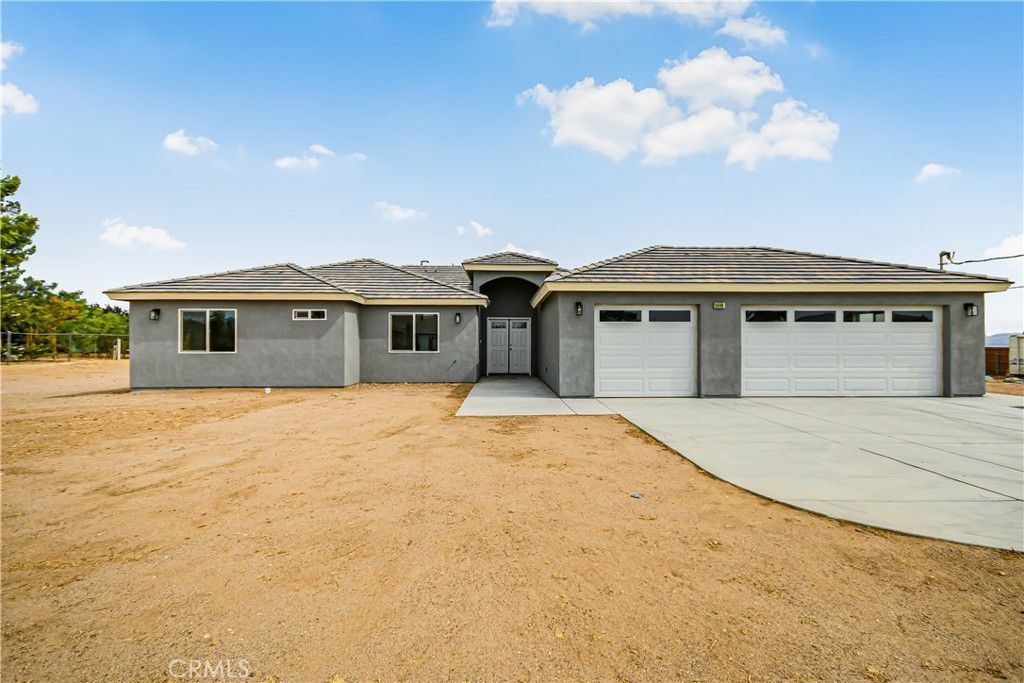 Image 1 of property listing at 15096 Walnut Street, Hesperia, CA 92345