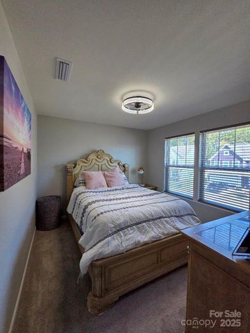 5041 Mooreland Oaks Way, Mount Holly, NC 28120