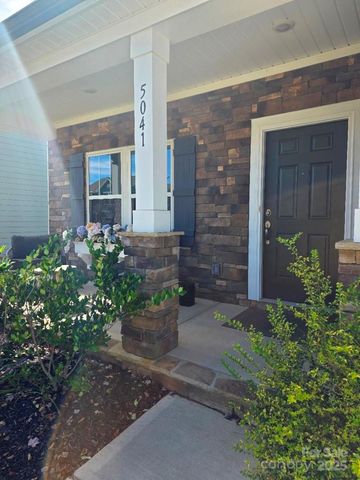 5041 Mooreland Oaks Way, Mount Holly, NC 28120