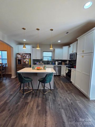 5041 Mooreland Oaks Way, Mount Holly, NC 28120