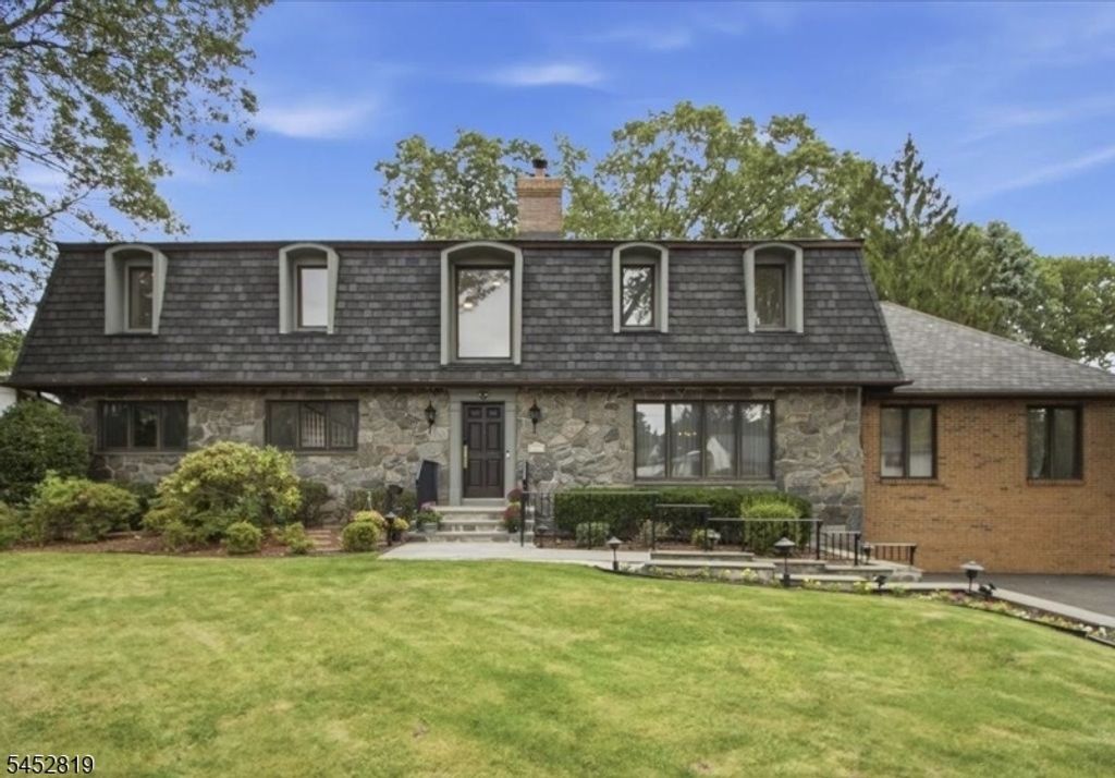 203 Harwood Pl, Paramus Boro, NJ 07652 — photo 2
