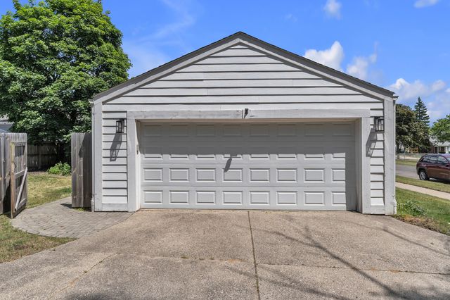 1407 Pinecrest Drive, Ferndale City, MI 48220