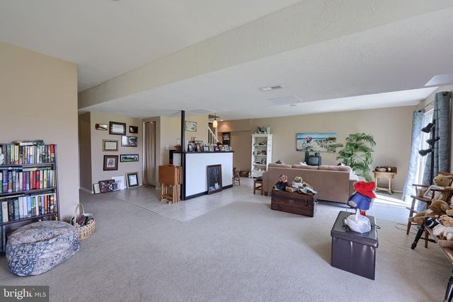 1843 DEERFIELD DR, Dover, PA 17315