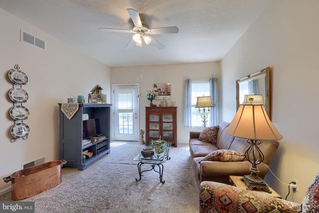 1843 DEERFIELD DR, Dover, PA 17315