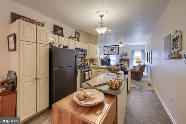 1843 DEERFIELD DR, Dover, PA 17315