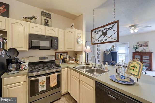 1843 DEERFIELD DR, Dover, PA 17315